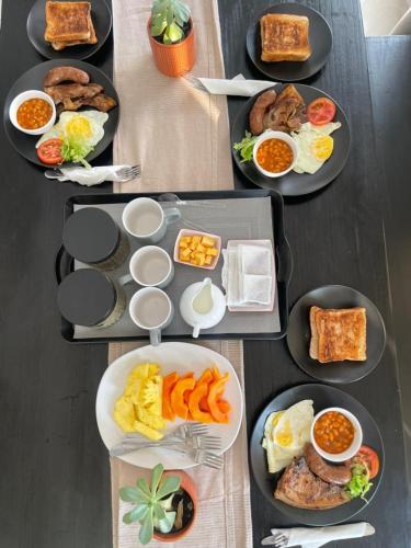 אפשרויות ארוחת הבוקר המוצעות לאורחים ב-Ambré Guesthouse