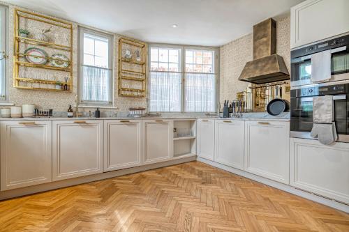Cucina o angolo cottura di Luxury flats near Big Ben and London Eye