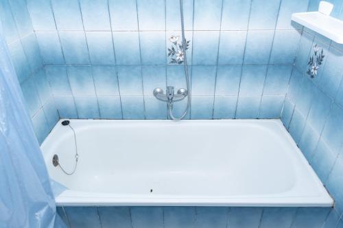 a bath tub in a blue tiled bathroom at Florazar 2, Iv-14-C in Cullera