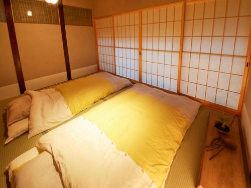 a small room with two beds in it at sakainoma hotel 熊 in Sakai