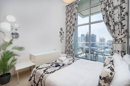 Postel nebo postele na pokoji v ubytování For 4 people with Marina Views!