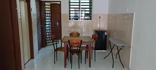 a dining room with a table and chairs at Rumah Inap Bandar Puteri Jaya Sungai Petani in Sungai Petani