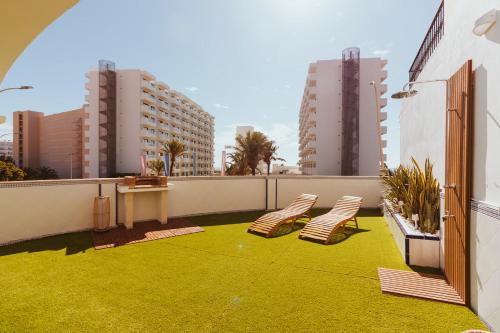 Apartamento con gran terraza junto a la playa
