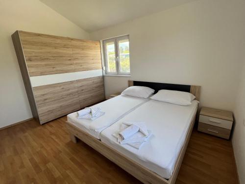 Posteľ alebo postele v izbe v ubytovaní Seaview Apartments Lagetar