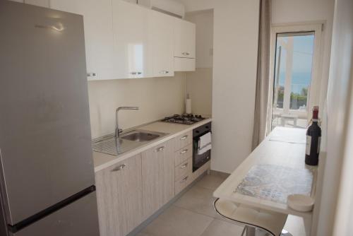 A cozinha ou cozinha compacta de Villa Quantum