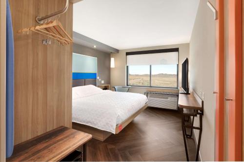 Postel nebo postele na pokoji v ubytování Tru By Hilton Las Vegas Airport NV