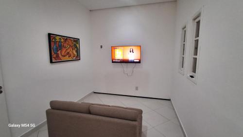 a room with a couch and a basketball hoop on a wall at CANTINHO DA FELICIDADE in Pau dos Ferros