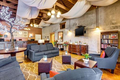 Zona de estar de Comfort Inn Pomona near Fairplex