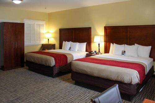 Cama o camas de una habitación en Comfort Inn Pomona near Fairplex