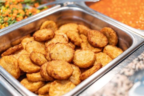 Makanan di atau berdekatan hotel