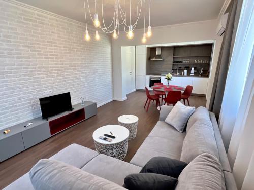 LOCATION ! LOCATION ! LOCATION ! City Garden View Apartment