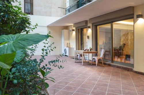 Luxury stay with garden, US embassy