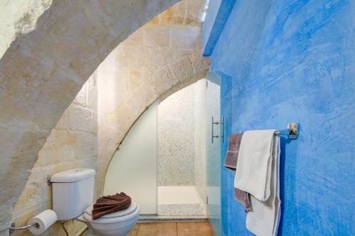 Kopalnica v nastanitvi Valletta Waterfront Villa with Pool and Jacuzzi