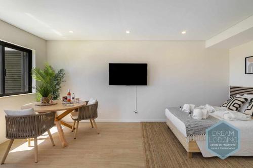 Palm Tree - Dream Lodging
