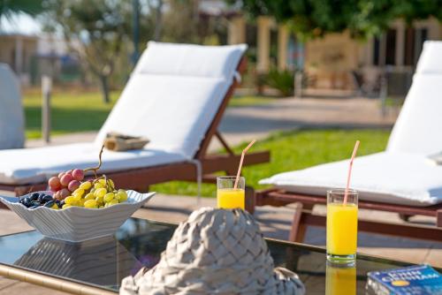 Minuman di Maria’s Mansion 3 m from the SEA