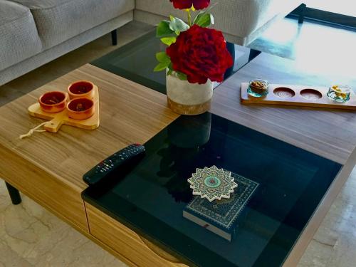 Χώρος καθιστικού στο Chic 2BR Getaway with Large Balcony and Central AC
