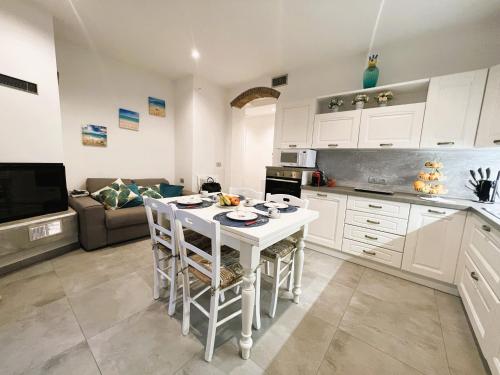 Kuchyňa alebo kuchynka v ubytovaní Casa vacanze Sardegna B