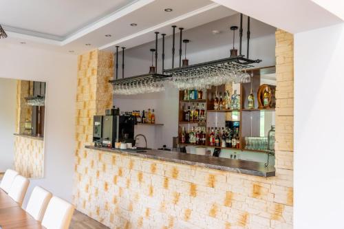 a bar in a restaurant with a brick wall at Residenz Zikeli in Viişoara