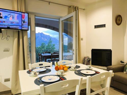 a living room with a table and chairs and a television at Casa vacanze Sardegna B in Tertenìa