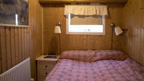 Cama o camas de una habitación en Northen Lights Cabin, Riverside, Mountain view