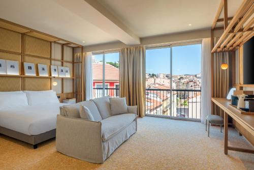 Ruang duduk di Canopy by Hilton Cannes