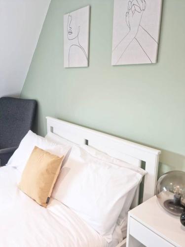 Ένα ή περισσότερα κρεβάτια σε δωμάτιο στο Hyland Apartment by CityNest