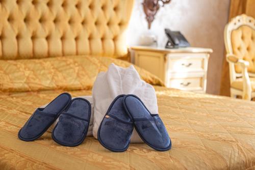 Postel nebo postele na pokoji v ubytování Casino & Hotel ADMIRAL Skofije