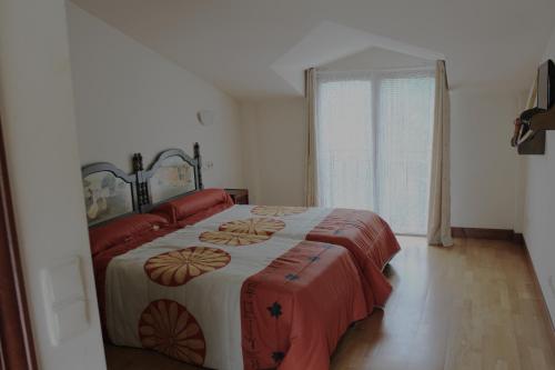 a bedroom with a bed and a window in it at Ikaztegietako Ostatua in Icazteguieta