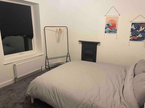 Ein Bett oder Betten in einem Zimmer der Unterkunft Modern Central Newquay Home