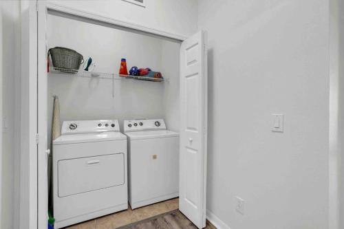 Remarkable Cozy 4Bed-3Ba Townhouse photo 30