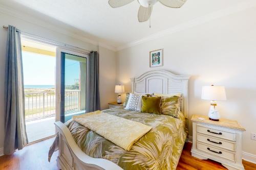 Кровать или кровати в номере Summerhouse 103 Bella Casa de Mar