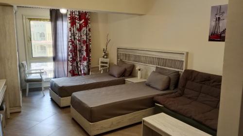 قرية اكوافيو