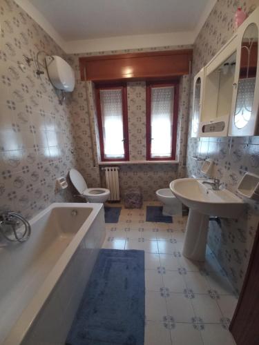 Vonios kambarys apgyvendinimo įstaigoje Casa di Nzino