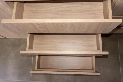 a shelf in a bathroom with wooden shelves at confortable apartasuite en la playa in Gaira