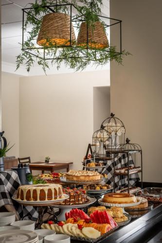 a buffet with many different types of food on a table at Hotel Kindermann in Caçador