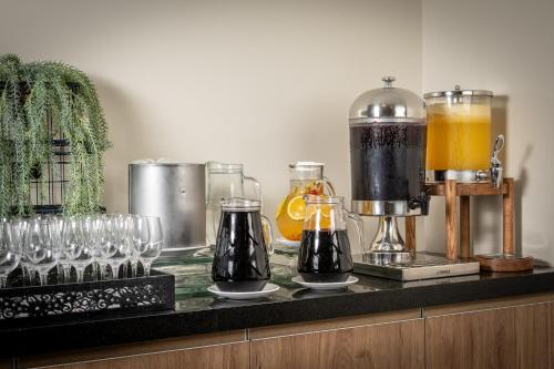 a counter with a bunch of bottles and glasses on it at Hotel Kindermann in Caçador