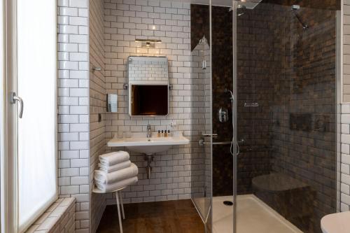 Ένα μπάνιο στο Hotel Whistler - Gare du Nord