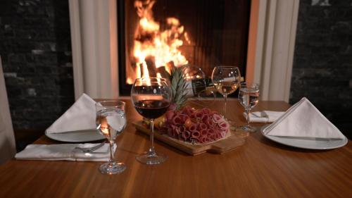 a table with glasses of wine and a bowl of fruit at Baia Bursa Hotel in Bursa