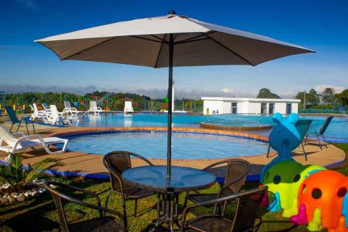 Piscine de l'établissement BRISAS DEL QUINDIO N1APTo 307B ou située à proximité