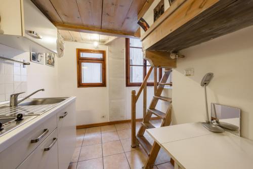 Montebello Studio by Mmega