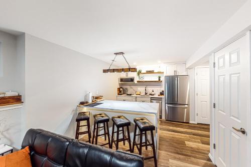 a kitchen with a leather couch and a kitchen island at Woodin-villa in Woodinville