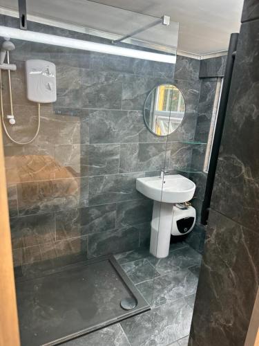 a bathroom with a sink and a mirror at Two miles from Goodwood in Tangmere