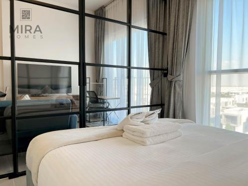 Postel nebo postele na pokoji v ubytování Mira Holiday Homes - Serviced 1 bedroom in Dubai Hills