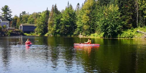 Foto da galeria de Le Jasmin chalet complet Rivière Kayak Nature em Saint-Paulin