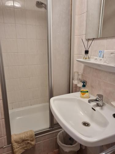 Gambar di galeri bagi Hotel Zum Pass di Sieber