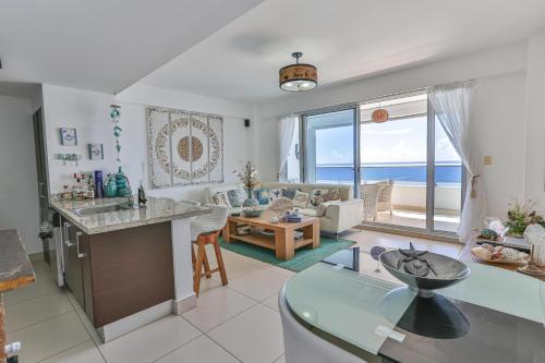 Kuchyň nebo kuchyňský kout v ubytování Frente al Mar Apartamento de Lujo en Las Olas Juan Dolió