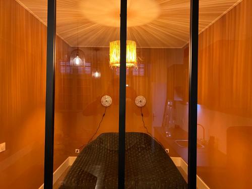 a glass room with a bed in a bathroom at La Verrière - Chambre d'hôtes et gîte de charme in Poligny