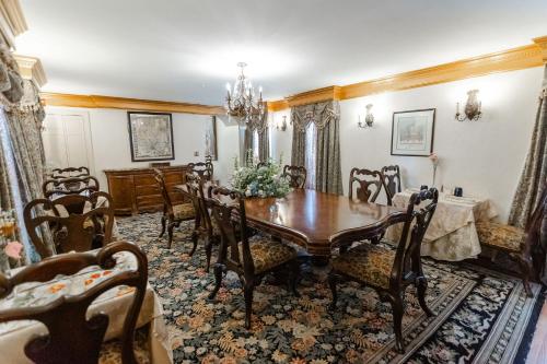 Zona de estar de 1840s Carrollton Inn