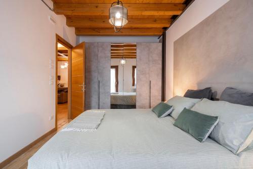Katil atau katil-katil dalam bilik di [Venezia-Suite Hemingway]a pochi passi Outlet