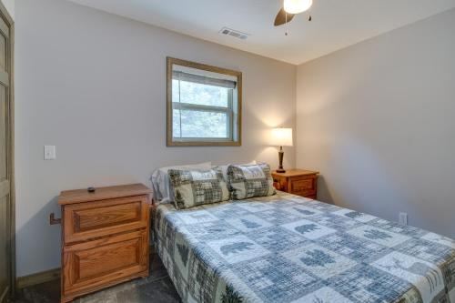 Un dormitorio con una cama y una cómoda y una ventana. en Van Buren Retreat with Shared Fire Pit and Grills!, en Van Buren